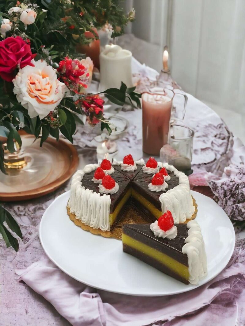Candela A Forma Di Torta Con Panna E Fragola