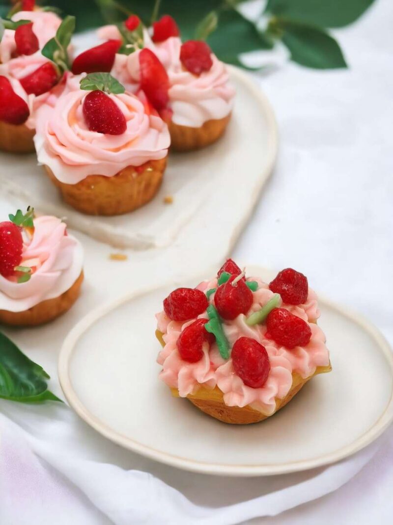 Candela A Forma Di Cialda Con Panna O Fragola
