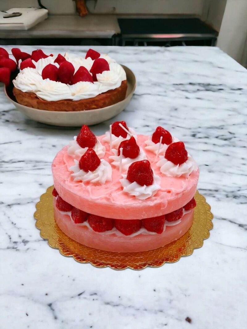 Candela A Forma Di Torta Con Fragole
