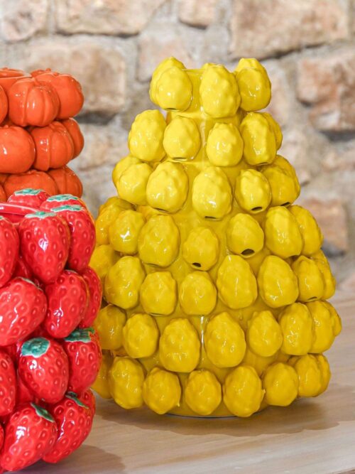 Vaso Conico in Ceramica Giallo con Motivo di Frutta