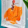 Quadro Decorativo Ballgown Arancio Su Cornice Bianca