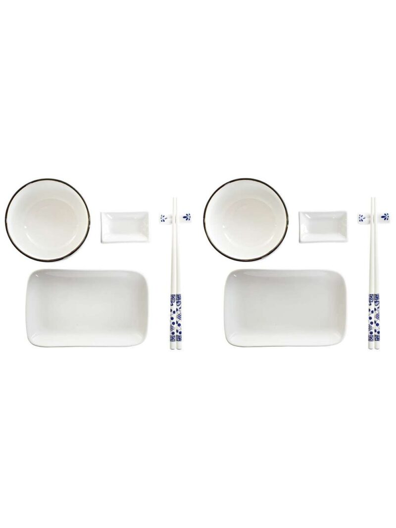 Questo Set Sushi Da 10 Pezzi In Porcellana Con Bacchette In Bambù È L’accessorio Perfetto Per Portare Un’esperienza Sushi Raffinata Direttamente A Casa Tua. Con Un Design Elegante E Funzionale, È Ideale Per Due Persone E Include Tutto Il Necessario Per Servire E Gustare Sushi Con Stile. Design Elegante E Moderno: La Porcellana Bianca E Le Bacchette In Bambù Creano Un Effetto Visivo Sofisticato, Adatto A Qualsiasi Tavola, Dalle Cene Informali Alle Occasioni Speciali. Materiali Di Alta Qualità: La Porcellana È Resistente E Facile Da Pulire, Mentre Le Bacchette In Bambù Sono Leggere E Naturali, Garantendo Un’esperienza Autentica. Set Completo: Include 2 Piatti Per Sushi, 2 Piattini Per Salsa, 2 Portabacchette, 2 Bacchette In Bambù E 2 Supporti Per Bacchette, Tutto Pensato Per Un Servizio Impeccabile. Versatilità D’uso: Perfetto Per Cene A Tema Sushi, Serate Tra Amici O Momenti Romantici, Questo Set Aggiunge Un Tocco Di Eleganza Alla Tua Tavola. Dimensioni Compatte: Facile Da Conservare E Riporre, È Ideale Per Chi Cerca Praticità Senza Rinunciare Allo Stile. Specifiche Tecniche: Materiale: Porcellana E Bambù Colore: Bianco E Bambù Naturale Contenuto: 10 Pezzi (2 Piatti Sushi, 2 Piattini Salsa, 2 Portabacchette, 2 Bacchette, 2 Supporti) Stile: Elegante/Moderno Utilizzo: Indoor Utilizzo Consigliato: Perfetto Per Chi Cerca Un Set Sushi Completo E Di Design, Questo Set È Ideale Per Appassionati Di Cucina Giapponese E Per Chi Ama Ospitare Con Stile. Un’ottima Idea Regalo Per Occasioni Speciali.
