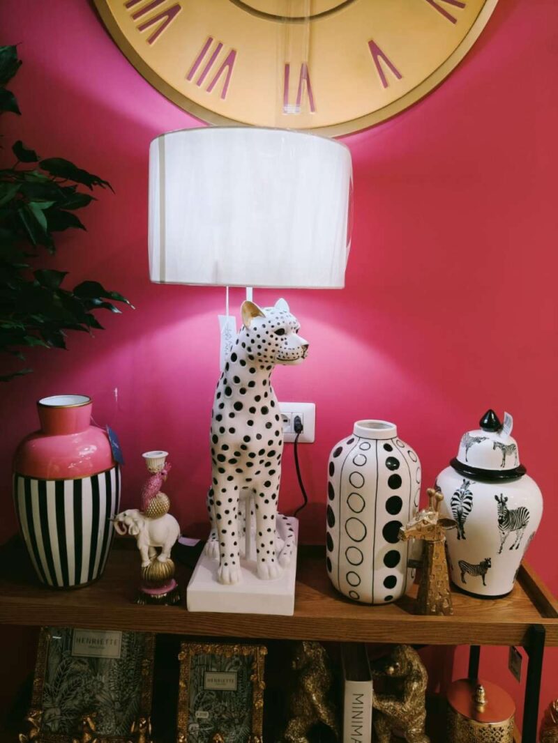 Lampada Da Tavolo Leopardo In Resina Con Paralume Bianco